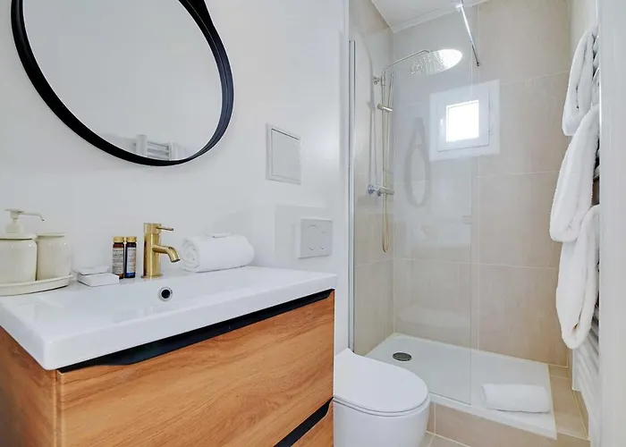Studio-suite 4 Stars, 15m From Eiffel, Refined *
